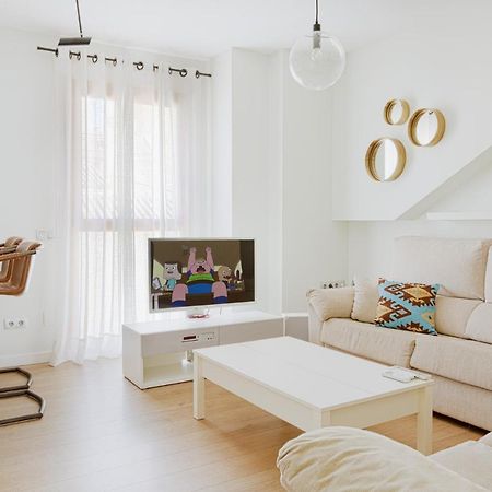 Caleta Homes - Apartamentos Pompidou Málaga Kültér fotó