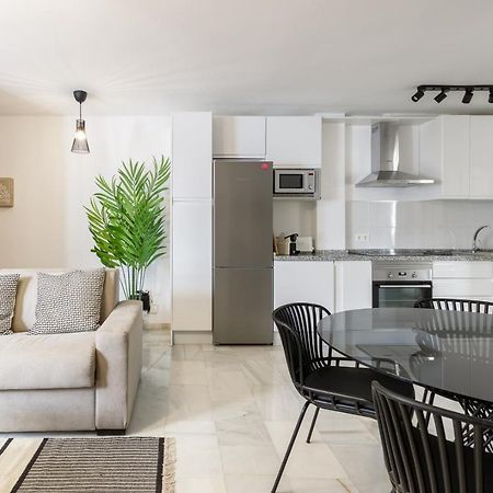 Caleta Homes - Apartamentos Pompidou Málaga Kültér fotó