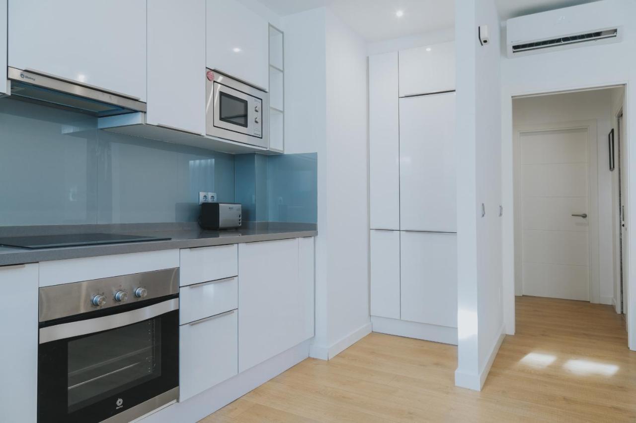 Caleta Homes - Apartamentos Pompidou Málaga Kültér fotó