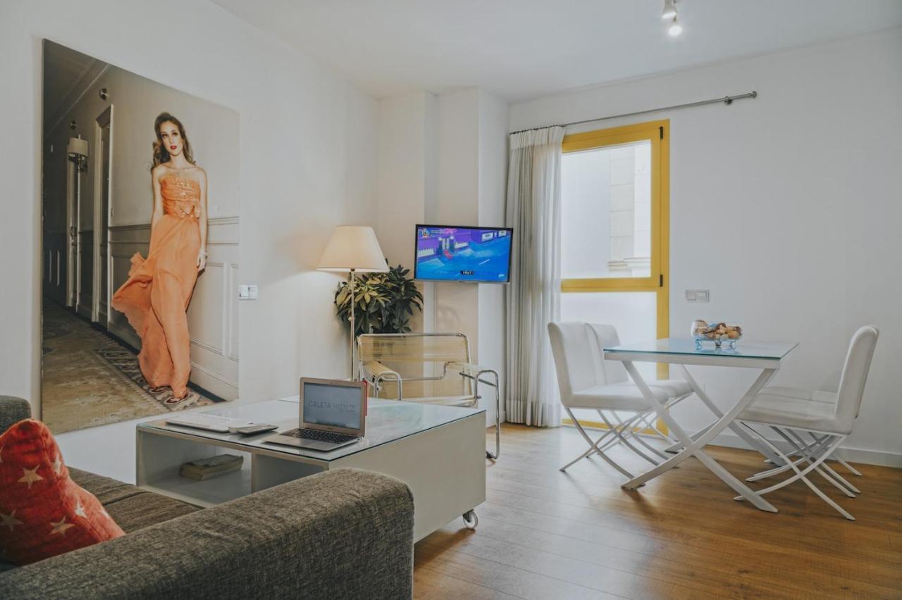 Caleta Homes - Apartamentos Pompidou Málaga Kültér fotó