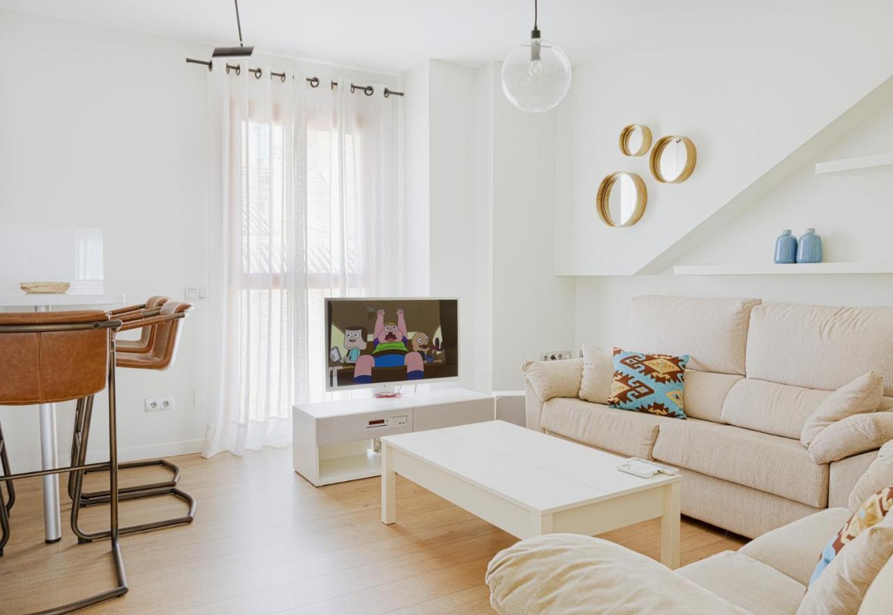 Caleta Homes - Apartamentos Pompidou Málaga Kültér fotó