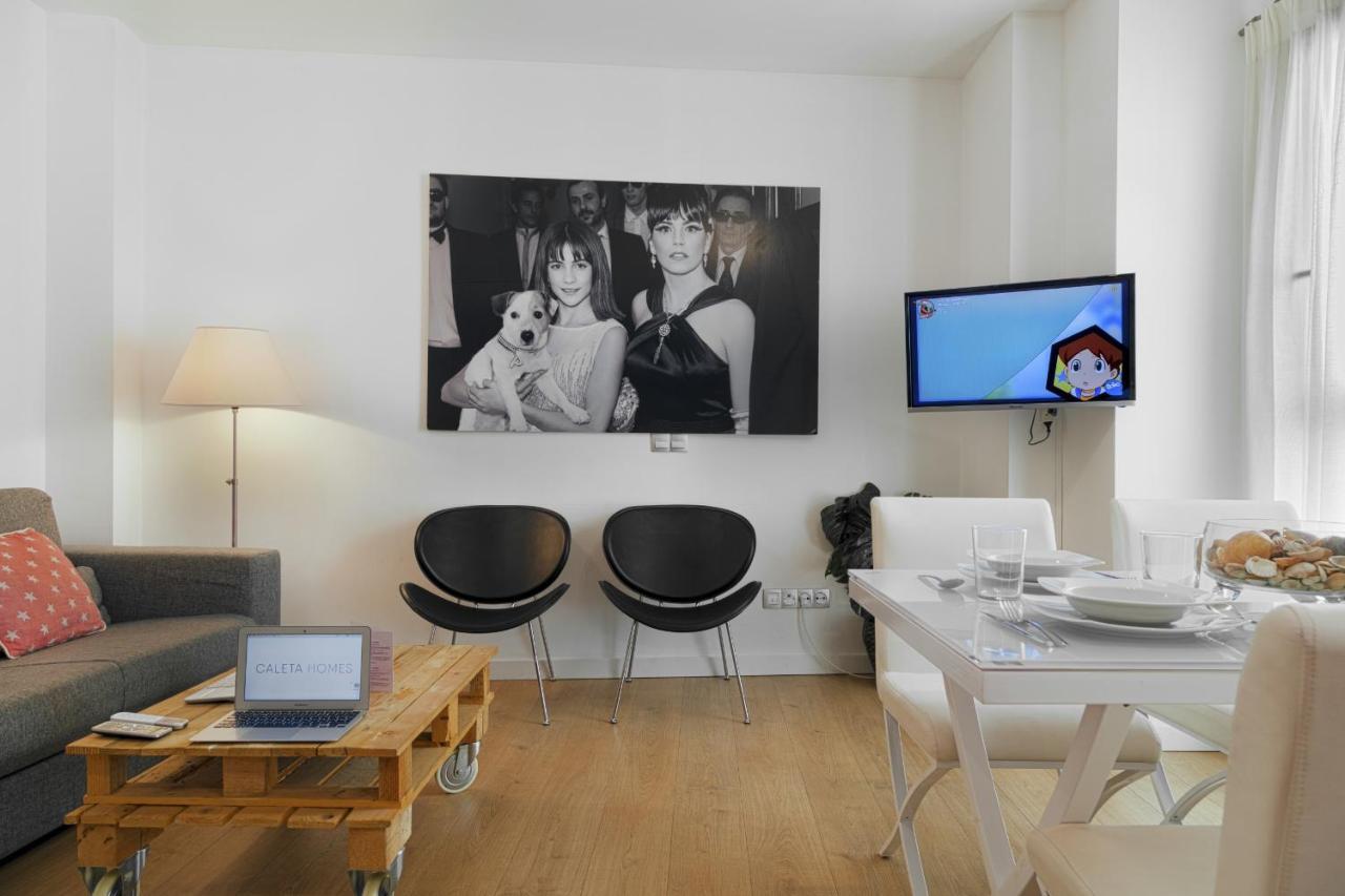 Caleta Homes - Apartamentos Pompidou Málaga Kültér fotó