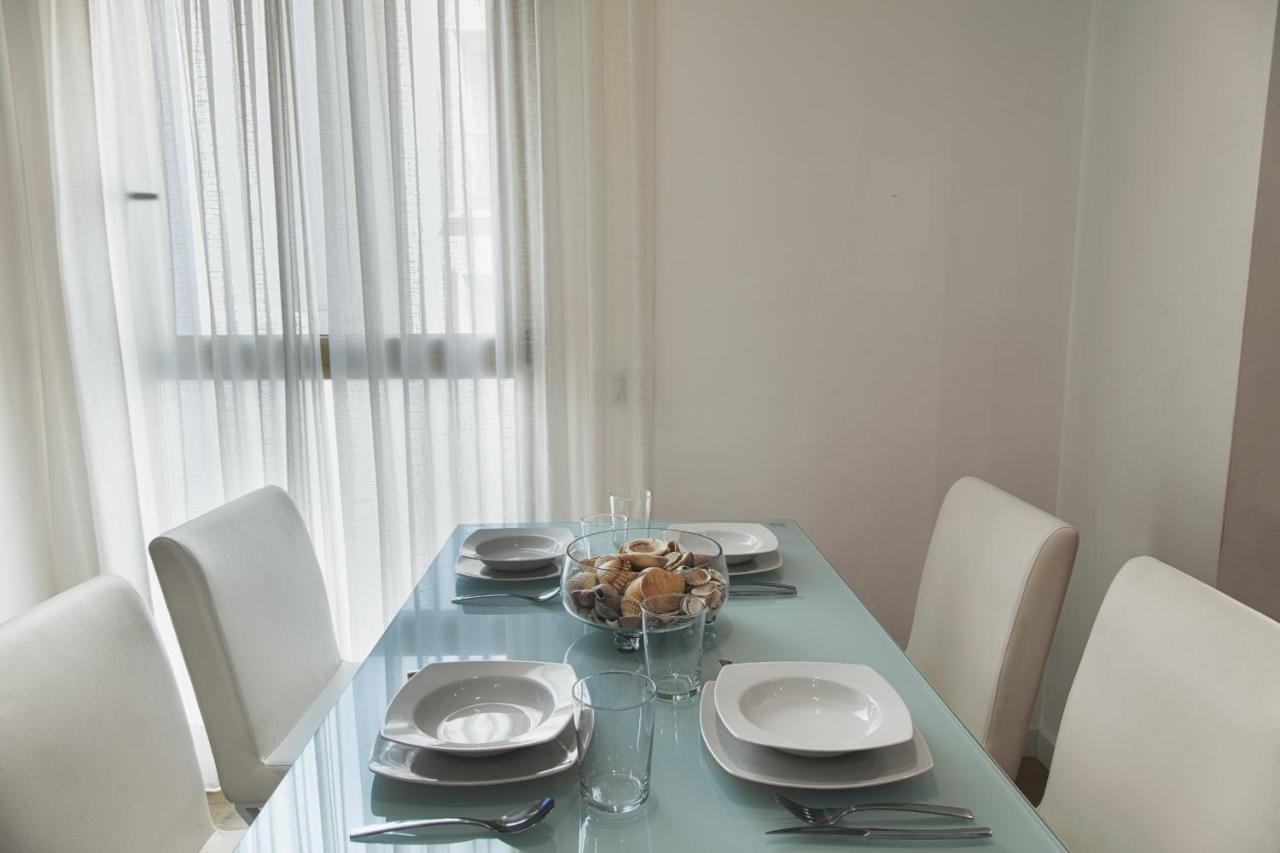 Caleta Homes - Apartamentos Pompidou Málaga Kültér fotó