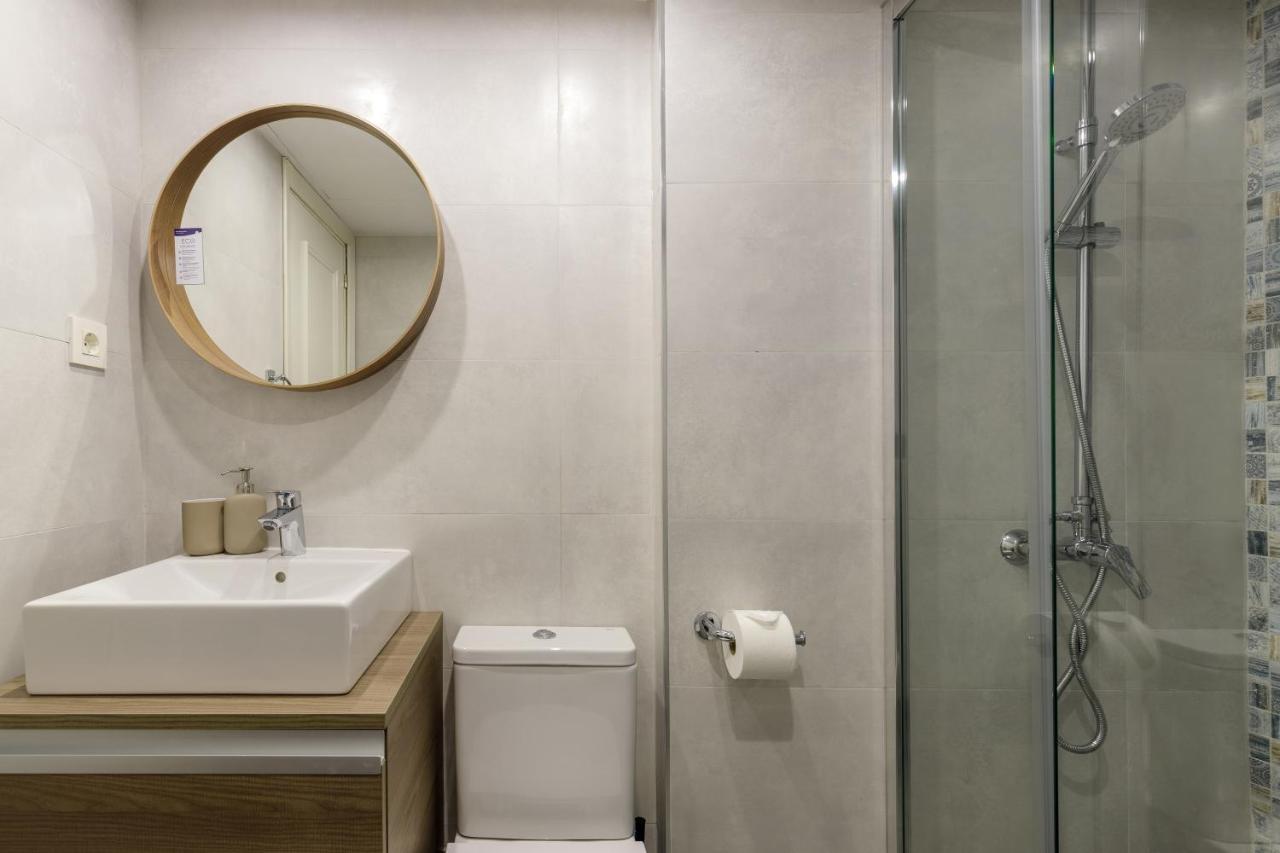 Caleta Homes - Apartamentos Pompidou Málaga Kültér fotó