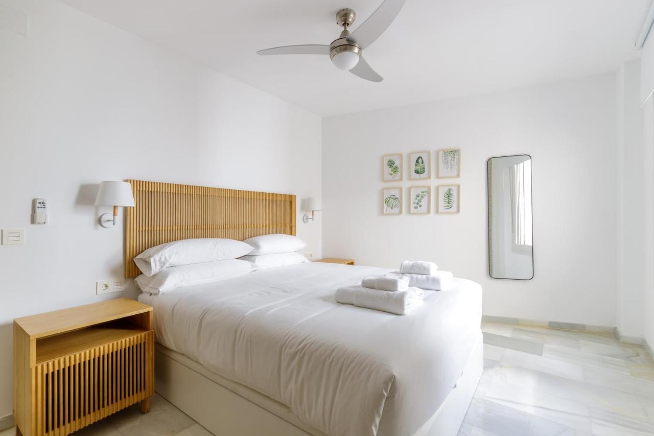 Caleta Homes - Apartamentos Pompidou Málaga Kültér fotó
