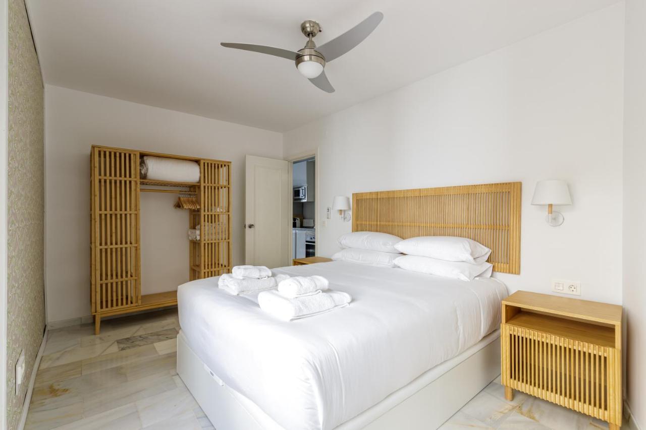 Caleta Homes - Apartamentos Pompidou Málaga Kültér fotó