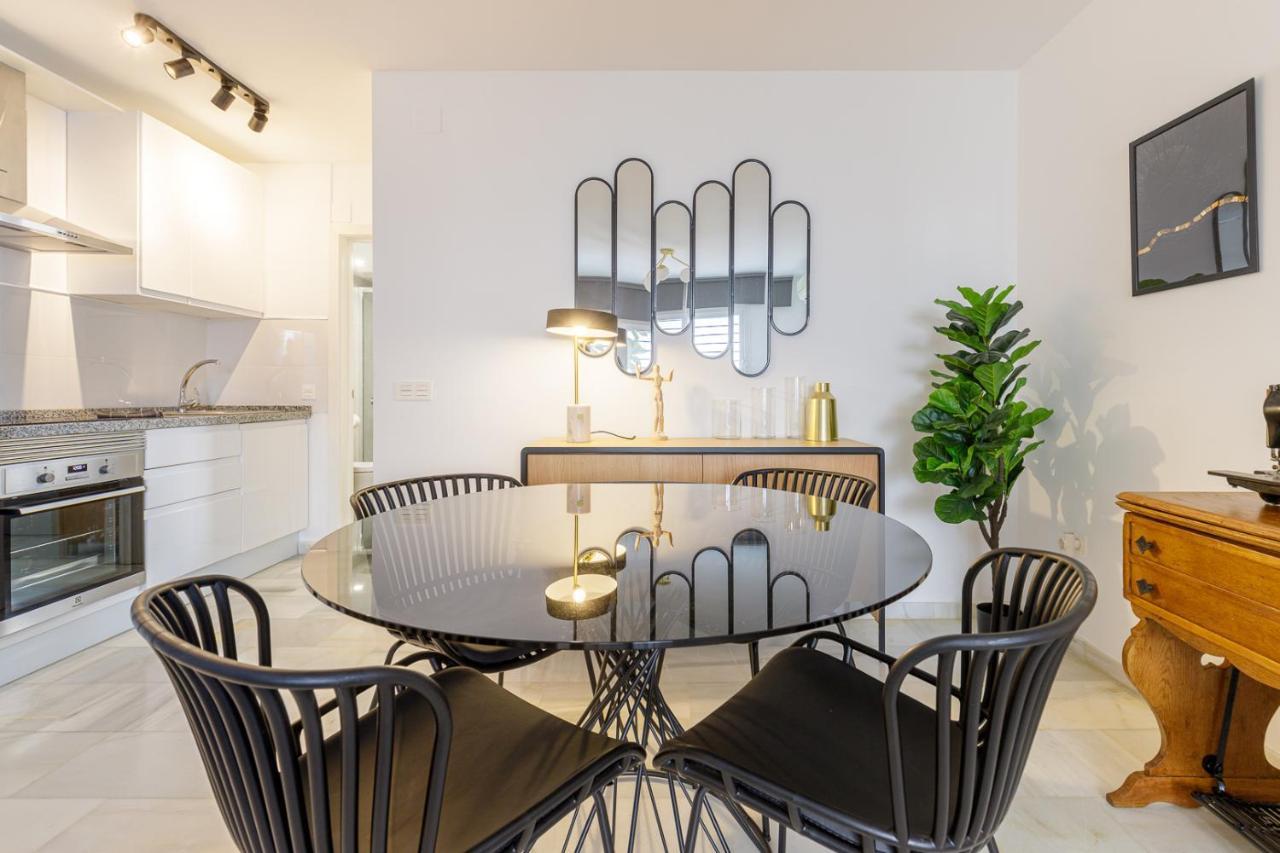 Caleta Homes - Apartamentos Pompidou Málaga Kültér fotó