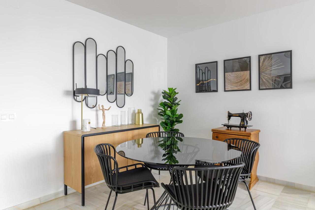Caleta Homes - Apartamentos Pompidou Málaga Kültér fotó