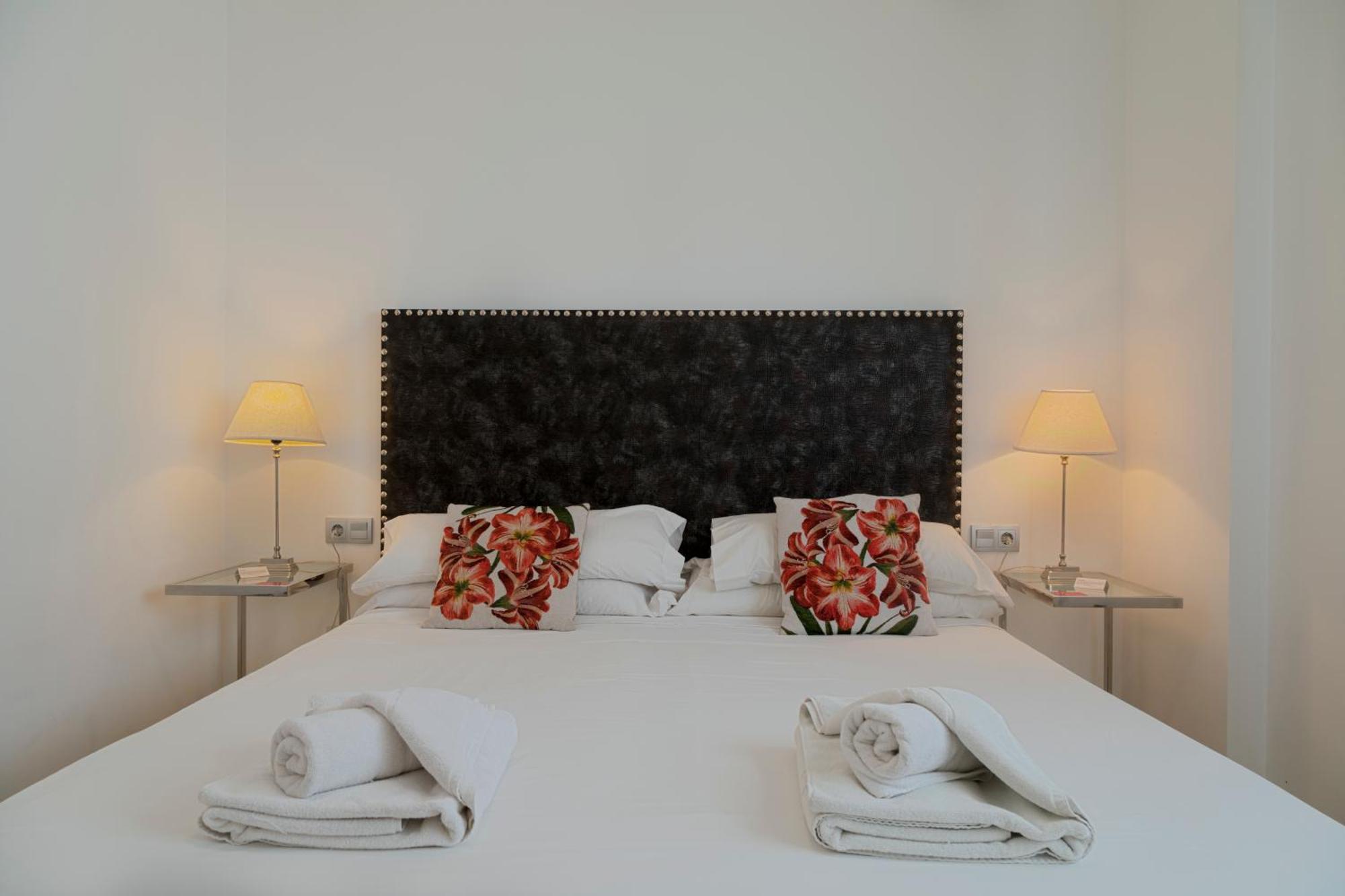 Caleta Homes - Apartamentos Pompidou Málaga Szoba fotó